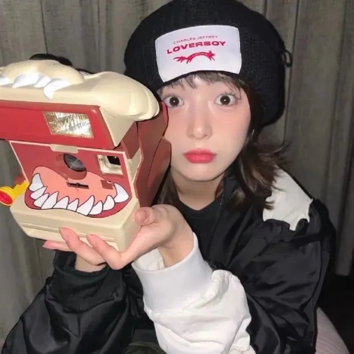 追梦的黎族女娃娃